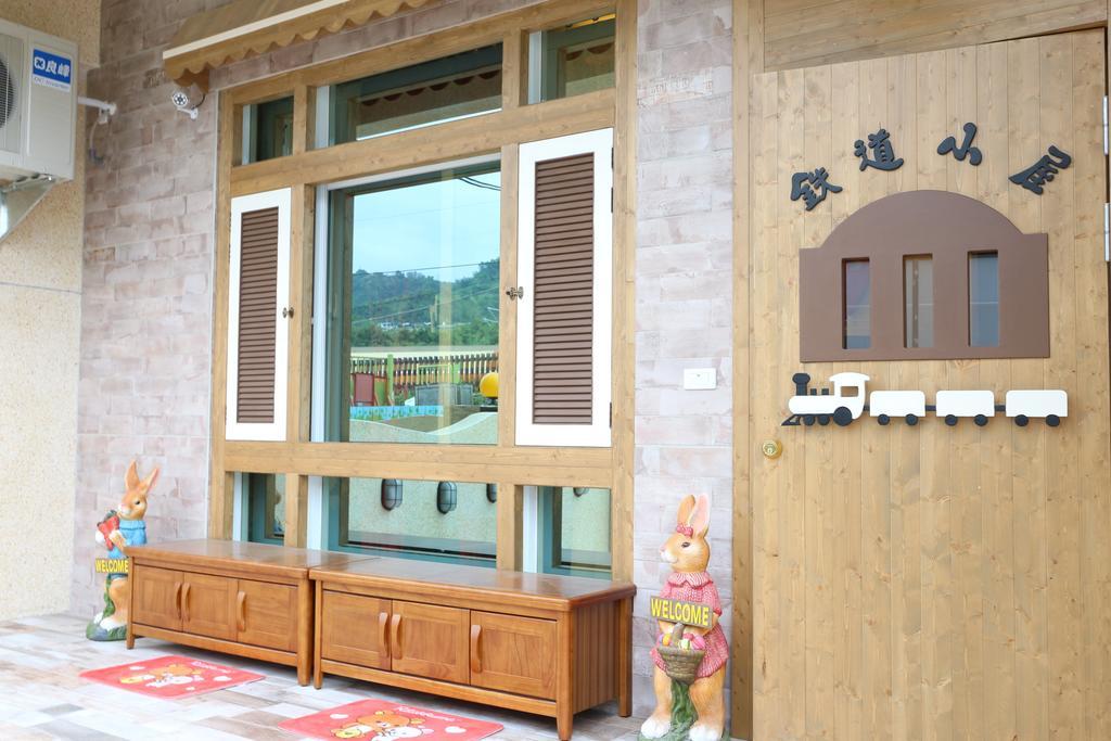 The Railroad Runs Hotel T'ai-tung Exterior foto